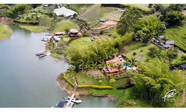 VENTA DE FINCA + 2 LOTES EN GUATAPÉ.ANTIOQUIA