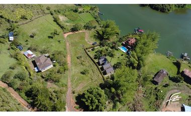 VENTA DE FINCA + 2 LOTES EN GUATAPÉ.ANTIOQUIA