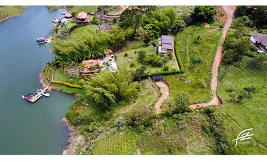 VENTA DE FINCA + 2 LOTES EN GUATAPÉ.ANTIOQUIA