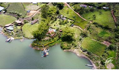VENTA DE FINCA + 2 LOTES EN GUATAPÉ.ANTIOQUIA