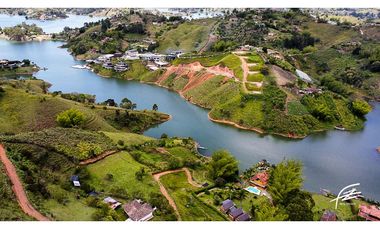 VENTA DE FINCA + 2 LOTES EN GUATAPÉ.ANTIOQUIA