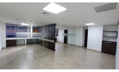 Amplia oficina en excelente ubicación