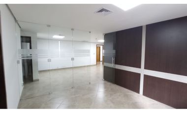 Amplia oficina en excelente ubicación