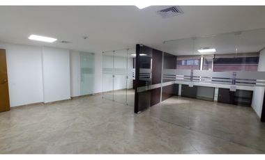 Amplia oficina en excelente ubicación