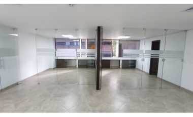 Amplia oficina en excelente ubicación