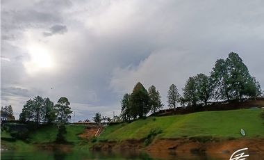CABAÑA EN VENTA EN GUATAPÉ,ANTIOQUIA