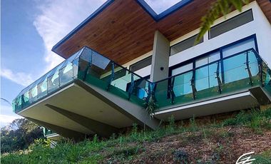 CASA FINCA EN VENTA EN GUATAPÉ, ANTIOQUIA