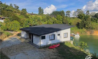 CASA FINCA EN VENTA EN GUATAPÉ, ANTIOQUIA