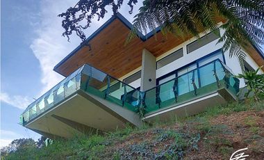 CASA FINCA EN VENTA EN GUATAPÉ, ANTIOQUIA