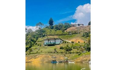 CASA FINCA EN VENTA EN GUATAPÉ, ANTIOQUIA