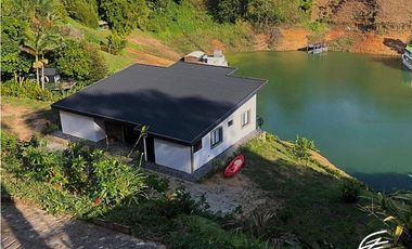 CASA FINCA EN VENTA EN GUATAPÉ, ANTIOQUIA