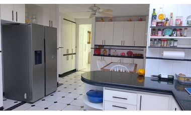 BETANIA / EL AVANCE / 808.25M / 4 HABITACION / PISCINA / 2 NIVELES JC