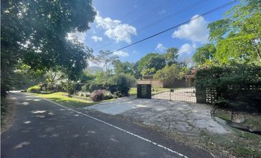 Remate de Casa en Residencial cerrado Las Cumbres # 2144 cvd