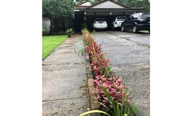 Remate de Casa en Residencial cerrado Las Cumbres # 2144 cvd