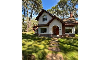 BONITA CASA EN CARILO
