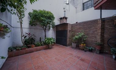 VENTA CASA 5 AMBIENTES COLEGIALES
