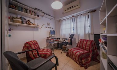 VENTA CASA 5 AMBIENTES COLEGIALES