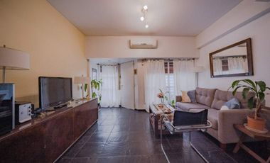 VENTA CASA 5 AMBIENTES COLEGIALES