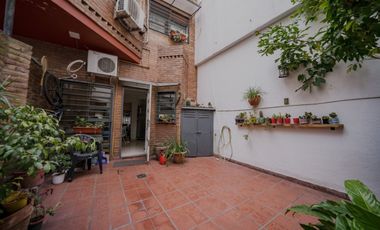 VENTA CASA 5 AMBIENTES COLEGIALES