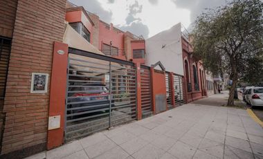 VENTA CASA 5 AMBIENTES COLEGIALES