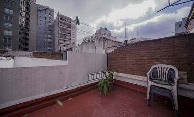 VENTA CASA 5 AMBIENTES COLEGIALES