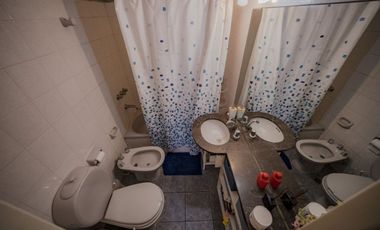 VENTA CASA 5 AMBIENTES COLEGIALES