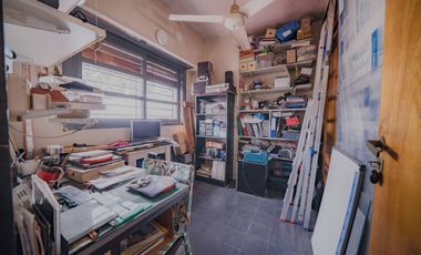 VENTA CASA 5 AMBIENTES COLEGIALES