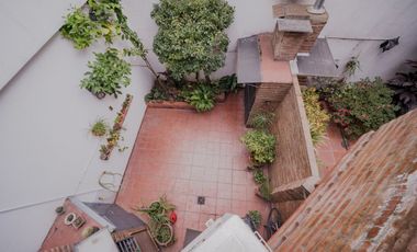 VENTA CASA 5 AMBIENTES COLEGIALES