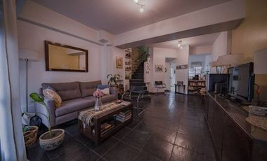 VENTA CASA 5 AMBIENTES COLEGIALES