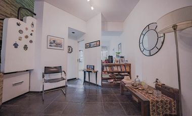 VENTA CASA 5 AMBIENTES COLEGIALES