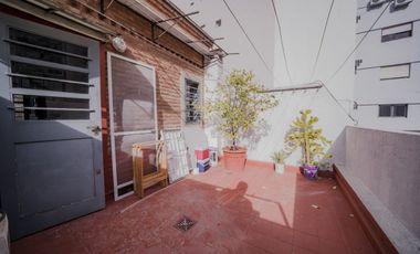 VENTA CASA 5 AMBIENTES COLEGIALES