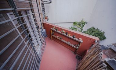 VENTA CASA 5 AMBIENTES COLEGIALES