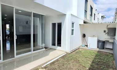 ESPECTACULAR CASA EN RENTA EL SOLARES 6 HABITACIONES 5 BAÑOS COMPLETOS