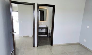 ESPECTACULAR CASA EN RENTA EL SOLARES 6 HABITACIONES 5 BAÑOS COMPLETOS