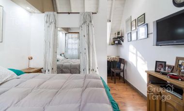 Venta Casa Villa Devoto Tres ambientes con Local Comercial