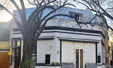 Venta Casa Villa Devoto Tres ambientes con Local Comercial