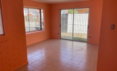 Arriendo casa P 15 La Cruz, excelente conectividad, aislada