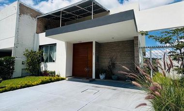 CASA EN RENTA EN LOS ROBLES RESIDENCIAL