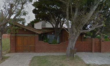 Casa en alquiler temporario - 2 Dormitorios 2 Baños - Cochera - 144Mts2 - La Lucila del Mar