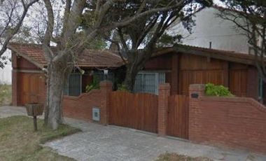 Casa en alquiler temporario - 2 Dormitorios 2 Baños - Cochera - 144Mts2 - La Lucila del Mar