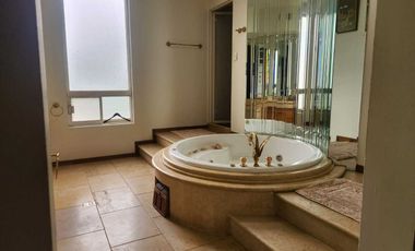 CASA EN VENTA CUMBRES 2DO SECTOR REMODELADA