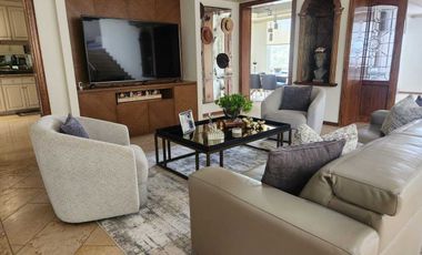 CASA EN VENTA CUMBRES 2DO SECTOR REMODELADA