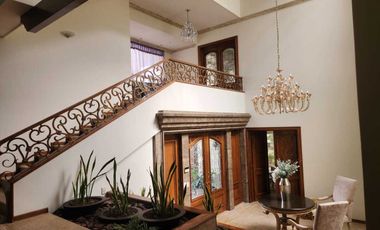 CASA EN VENTA CUMBRES 2DO SECTOR REMODELADA