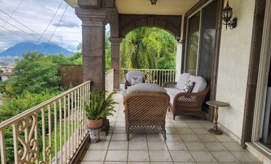 CASA EN VENTA CUMBRES 2DO SECTOR REMODELADA