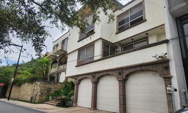 CASA EN VENTA CUMBRES 2DO SECTOR REMODELADA