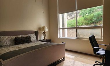 CASA EN VENTA CUMBRES 2DO SECTOR REMODELADA