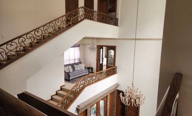 CASA EN VENTA CUMBRES 2DO SECTOR REMODELADA