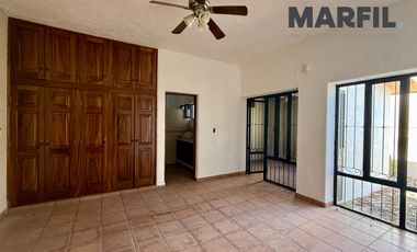 Casa de 1 Piso en el Centro Histórico de Villa de Álvarez, Colima Zona Comercial