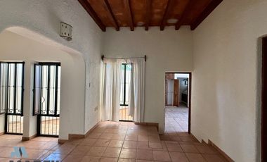 Casa de 1 Piso en el Centro Histórico de Villa de Álvarez, Colima Zona Comercial