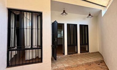 Casa de 1 Piso en el Centro Histórico de Villa de Álvarez, Colima Zona Comercial
